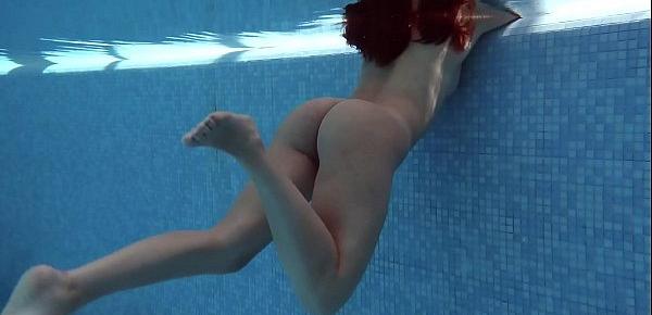  Diana Rius with hot tits touches her body underwater